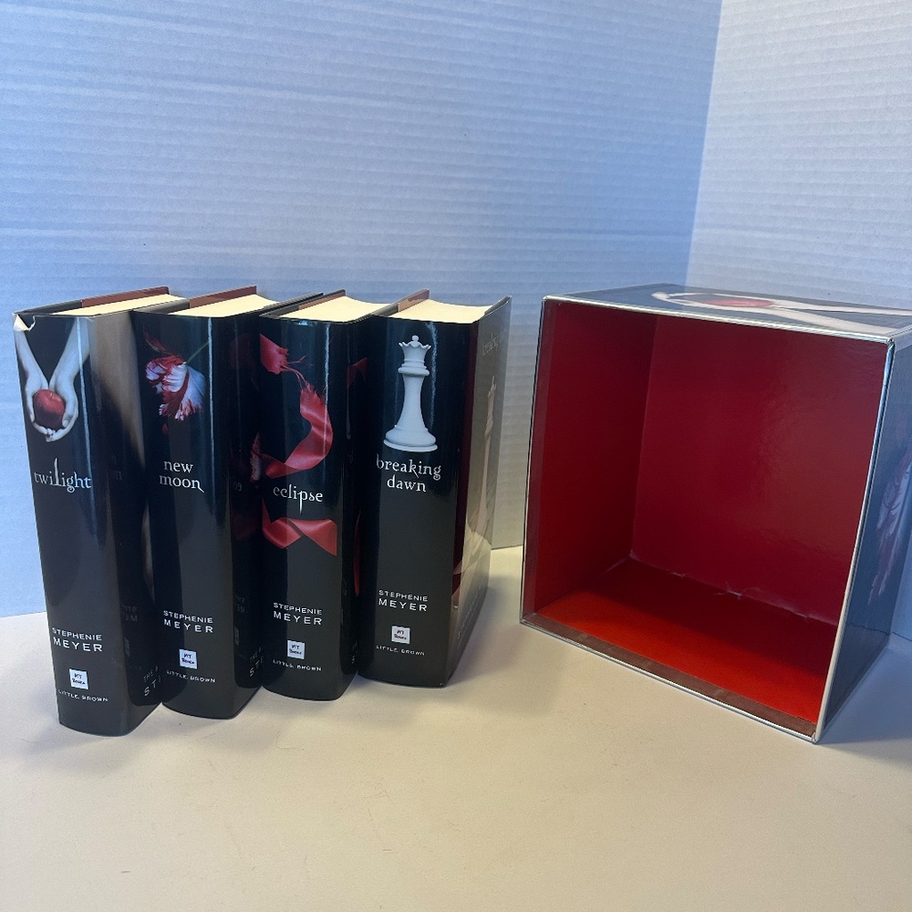 The Twilight Saga 4 Book Series Complete Collection by Stephenie Meyer (2005-200